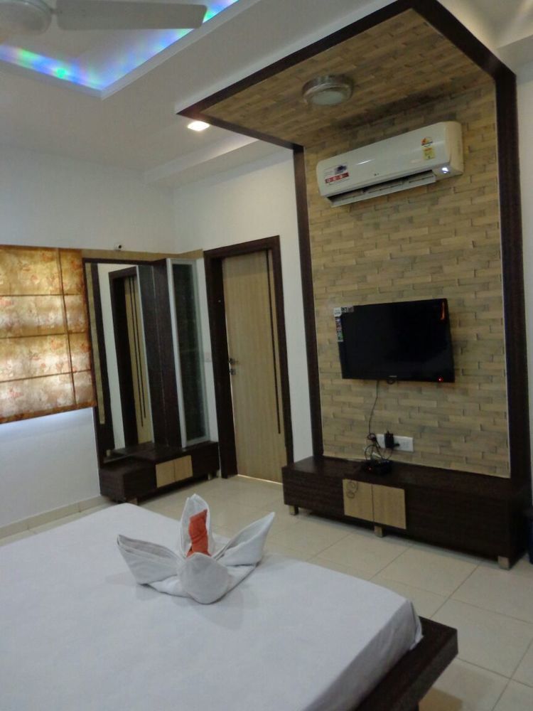 10 Blossoms Hospitality Services Ahmedabad Bagian luar foto