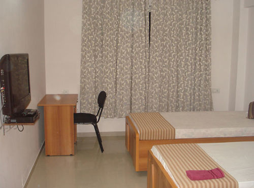 10 Blossoms Hospitality Services Ahmedabad Bagian luar foto
