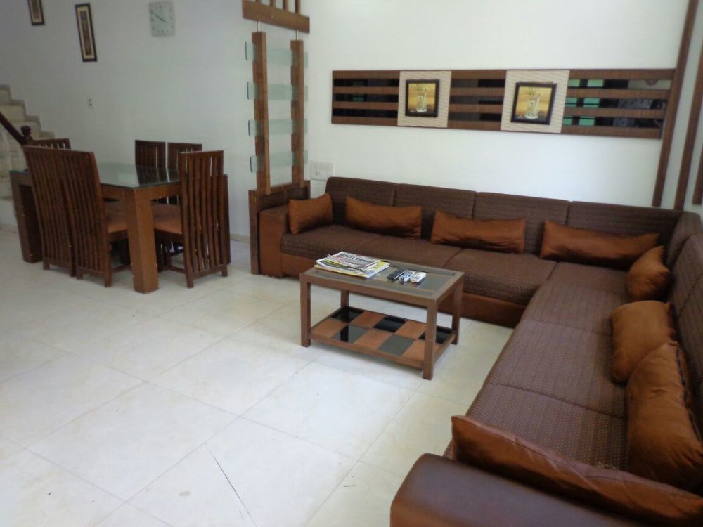 10 Blossoms Hospitality Services Ahmedabad Bagian luar foto