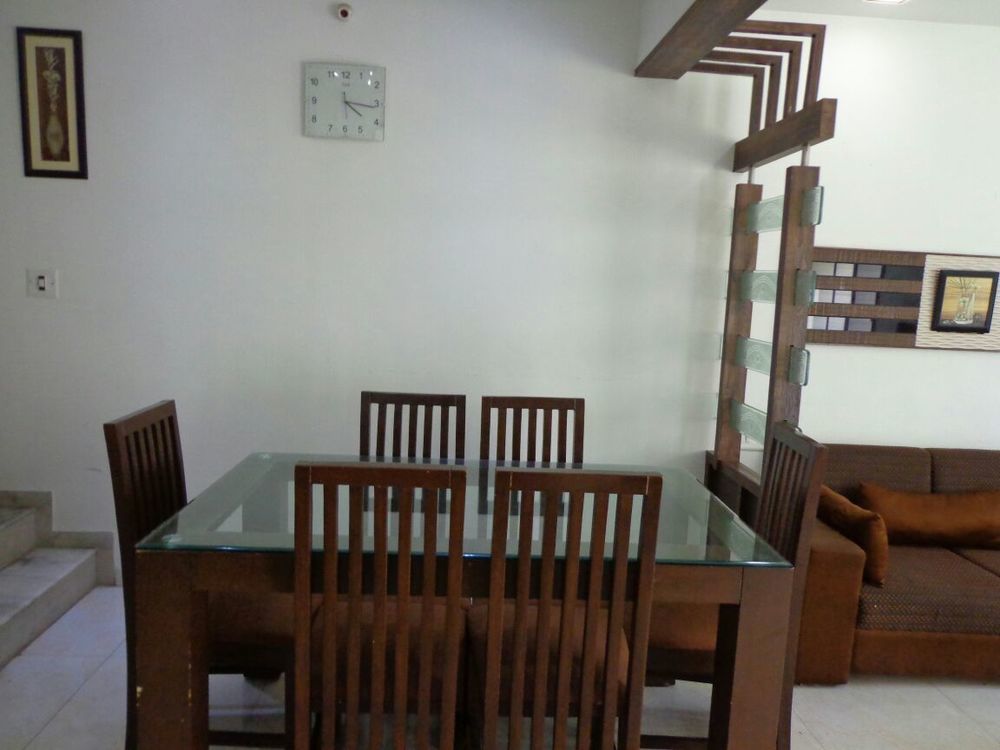 10 Blossoms Hospitality Services Ahmedabad Bagian luar foto